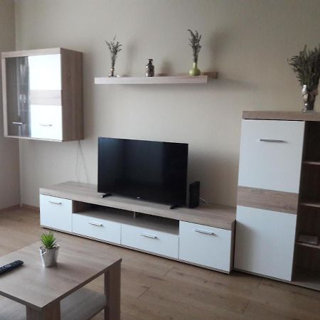 Studio+19 Apartman Kazincbarcika Buitenkant foto