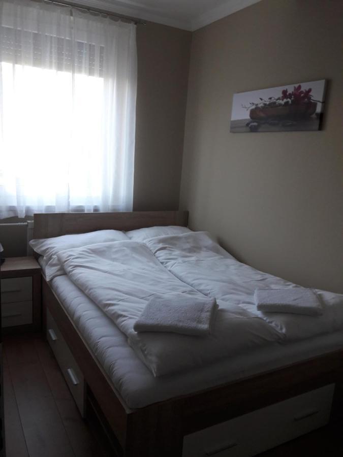 Studio+19 Apartman Kazincbarcika Buitenkant foto