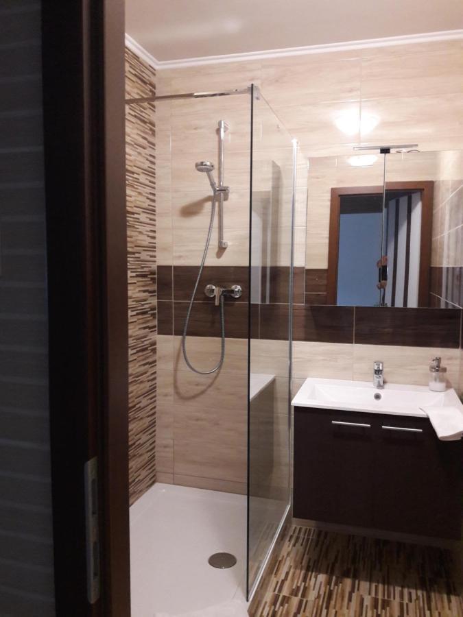 Studio+19 Apartman Kazincbarcika Buitenkant foto